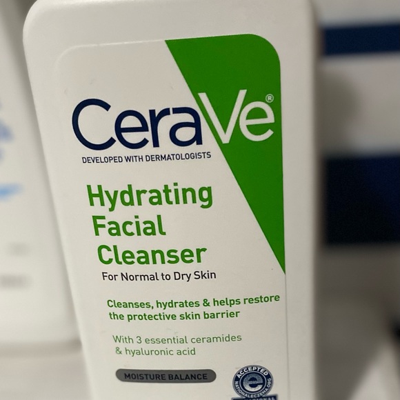 Bundle of facial cleansers - Picture 4 of 9